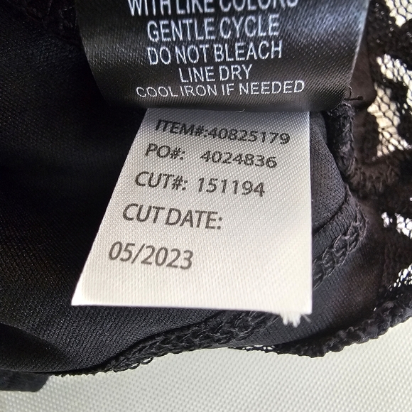 NWT Torrid Stretch Lace V-Neck Tank Black Sleeveless Top Shell Plus Size 1X - Picture 13 of 14